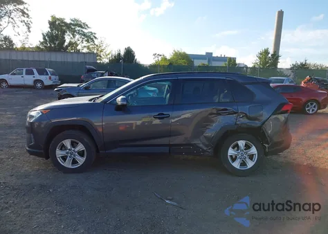 2019 Toyota Rav4 Xle z USA, uszkodzony, nr VIN 2T3P1RFV1KW063349
